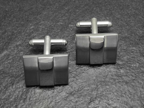 10202-0 Designer Manschettenknöpfe modern und silberfarben vom Hersteller Juwelier Harnisch, elegant und zeitgemäß, ideal für stilvolle Anlässe und Business-Outfits.