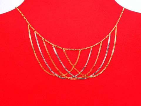 Collier Gold 333 Mittelteil 3farbig tricolor Panzer 40cm mehrreihige Kette von Juwelier Harnisch, elegant und modern präsentiert auf rotem Hintergrund.