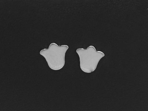 Edelstahl Ohrringe in Form von Tulpen als Ohrstecker, hergestellt von Juwelier Harnisch, zeitloses Design, ideal für jeden Anlass.