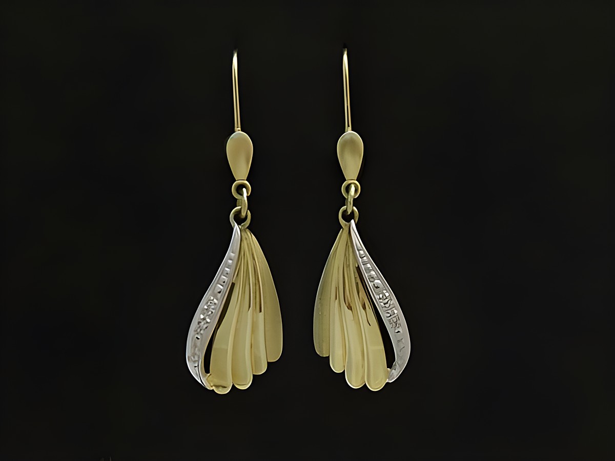 Gold Ohrhänger bicolor in Fächerform mit Diamanten W/Si, hergestellt von Juwelier Harnisch, elegante Ohrhänger mit Steinverzierung.