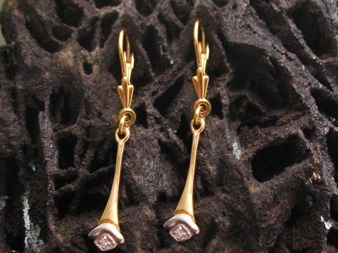 Bezaubernde Gold Ohrhänger bicolor von Juwelier Harnisch, elegant ohne Stein gestaltet, ideal für jeden Anlass und verleiht jedem Outfit das gewisse Etwas.