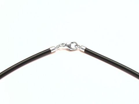Kautschukband 23 cm aus Naturkautschuk mit einem Durchmesser von 2 mm und silbernem Karabiner, Hersteller Juwelier Harnisch, ideal für Schmuckdesign und kreative Projekte.