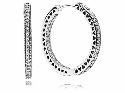 Schlichte und eleganten Creolen von Pandora aus Silber mit unendlichen Herzen, verziert mit funkelnden Steinchen, ideal für jeden Anlass, Modellnummer 296319CZ.