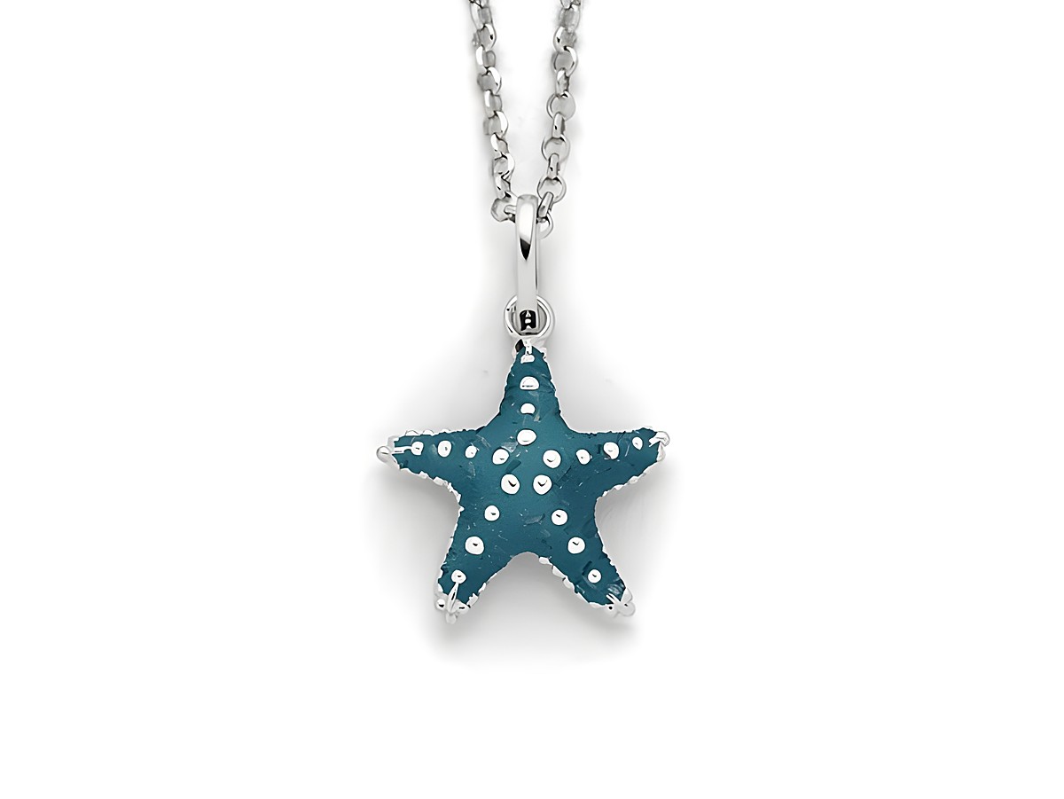 Eine elegante Sterling Silber Kette mit einem stilvollen Seestern-Anhänger in blauem Steinsand, mit glitzernden Details, eignet sich perfekt für maritime Akzente.