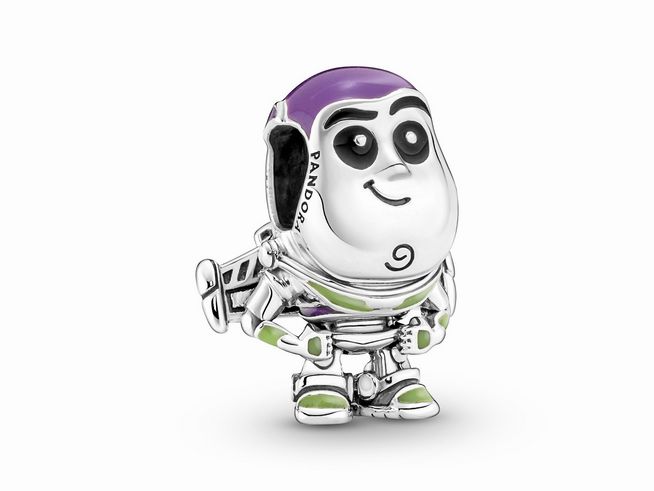 Charm von Buzz Lightyear aus Sterling Silber mit bunten Emaille-Akzenten, zeigt den beliebten Charakter in seiner ikonischen Pose, kreatives Design von Pandora und Disney.