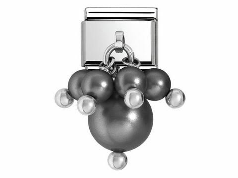 403060903-0 Charm von Nomination mit schwarzen und silbernen Perlen, die an einem glänzenden Silberanhänger befestigt sind, ideal für die individuelle Gestaltung von Armbändern.