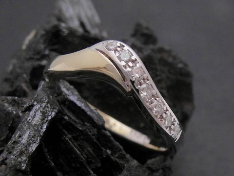 Gold Ring unglaublich schön Gold 585 bicolor Brillant Goldring Gr. 52,5 Hersteller Juwelier Harnisch bis Gr. 54 17,5. Elegant geschwungene Form mit funkelnden Brillanten.