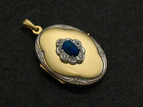 Medaillon aus Gold 585 bicolor mit blauem Howlite Cabochon und Brillanten, elegant geschmückt, Hersteller Juwelier Harnisch, zeitloses Schmuckstück für besondere Anlässe.