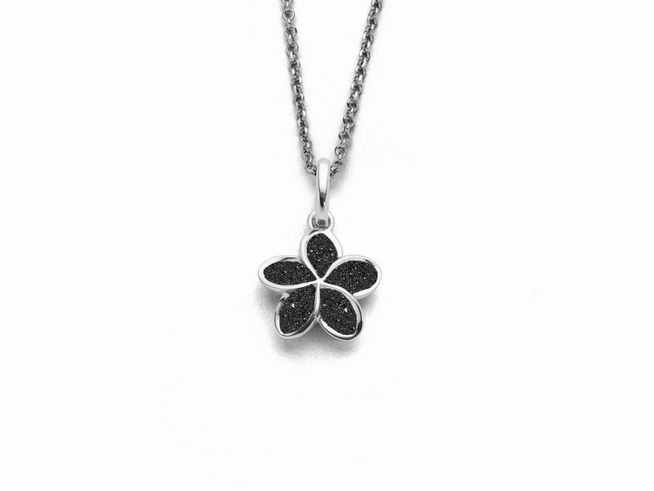 Sterling Silber Kette mit Plumeria Blüte aus Lavasand, 45 cm lang, elegantes Design, perfekt für jeden Anlass, verbindet natürliche Schönheit mit zeitloser Eleganz.
