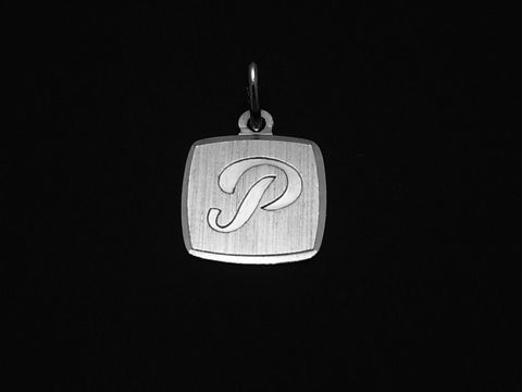 Buchstabe P Anhänger aus rhodiniertem Sterling Silber, mattiert, Hersteller Juwelier Harnisch, elegantes Design mit geschwungener Schrift. Ideal als persönliches Schmuckstück.
