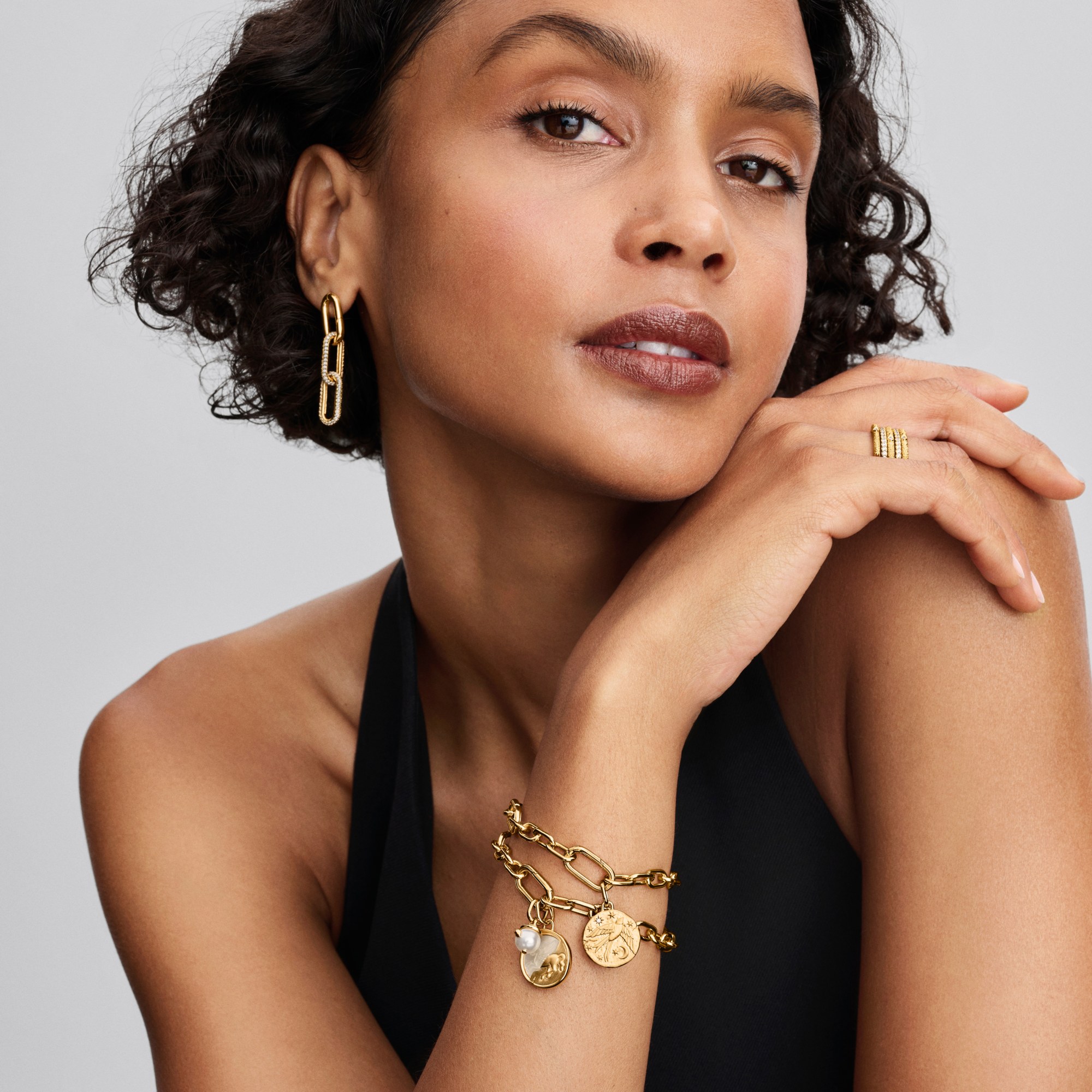 Pandora Me - Schwalbe Medaillon-Charm - Gelbgold Vergoldung - Zirkonia - DUM VITA EST SPES EST – Ansicht 4