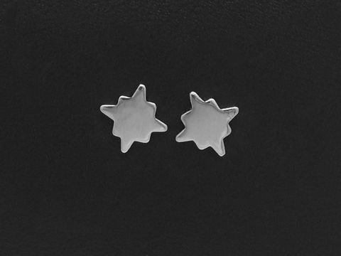 Edelstahl Ohrringe in Form von Flicken als Ohrstecker, Hersteller Juwelier Harnisch, schlichtes Design in glänzendem Edelstahl, ideal für jeden Anlass.