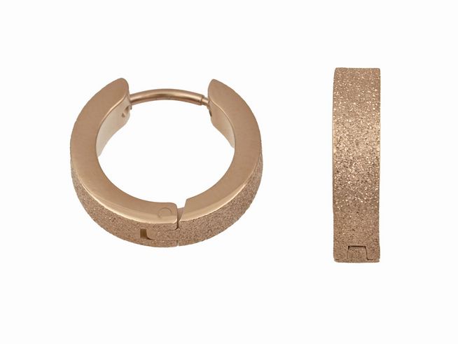 Edelstahl Creolen 1,6 cm mit PVD-Beschichtung in Roségold eismattiert, elegant und modern, ideal für jeden Anlass, hergestellt von Juwelier Harnisch.
