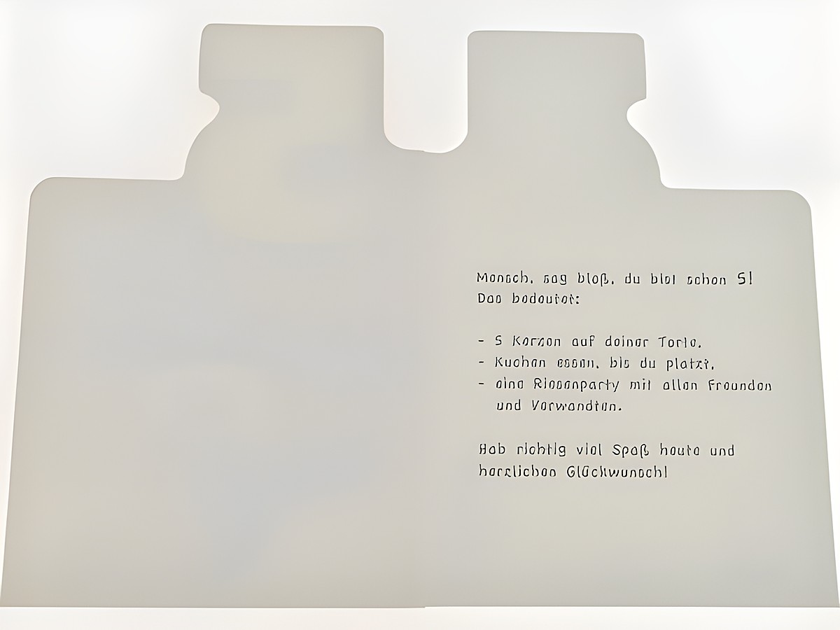 Geburtstagskarte mit Bärchen und Torte von Juwelier Harnisch. Die Innenseite enthält einen fröhlichen Text zur Feier des 5. Geburtstags mit liebevollen Glückwünschen. – Ansicht 2