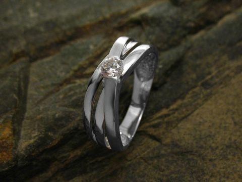 300241-0 Silberring matt und poliert mit Zirkonia Gr. 52, Hersteller Juwelier Harnisch, bis Gr. 52 16,5, elegantes Design mit funkelndem Stein, ideal für besondere Anlässe.