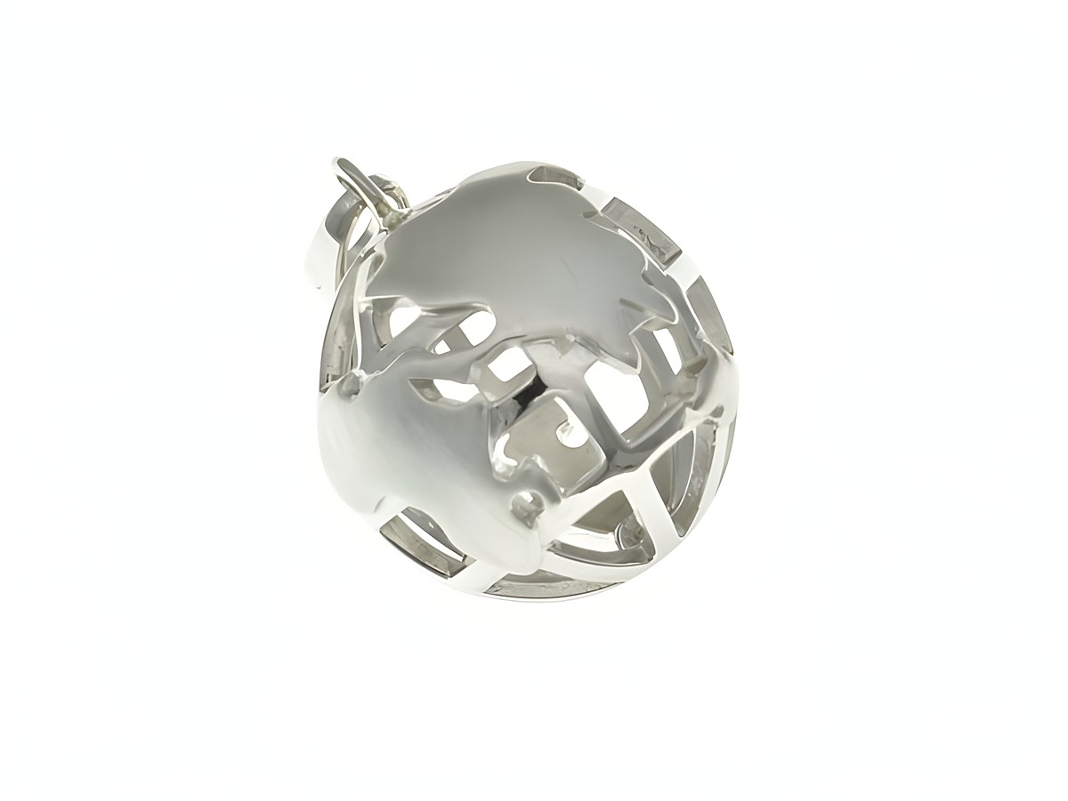 Globus Weltkugel Anhänger aus rhodiniertem Sterling Silber, filigranes Design mit Umrissen der Kontinente, gefertigt von Juwelier Harnisch, ideal für internationalen Schmuckliebhaber.