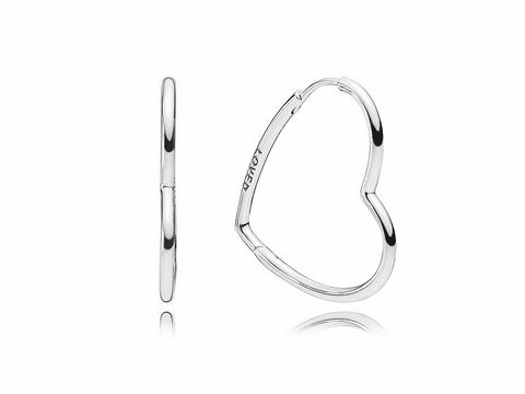 Asymmetrische Ohrringe in Herzform aus Silber von Pandora, Modell 297822, verleihen jedem Outfit eine romantische Note und sind ein elegantes Schmuckstück für besondere Anlässe.