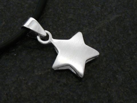 Sternanhänger aus Sterling Silber vollplastisch und mattiert, Hersteller Juwelier Harnisch, inspiriert von Sonne, Mond und Sternen. Ideal für stilvolle Akzente.
