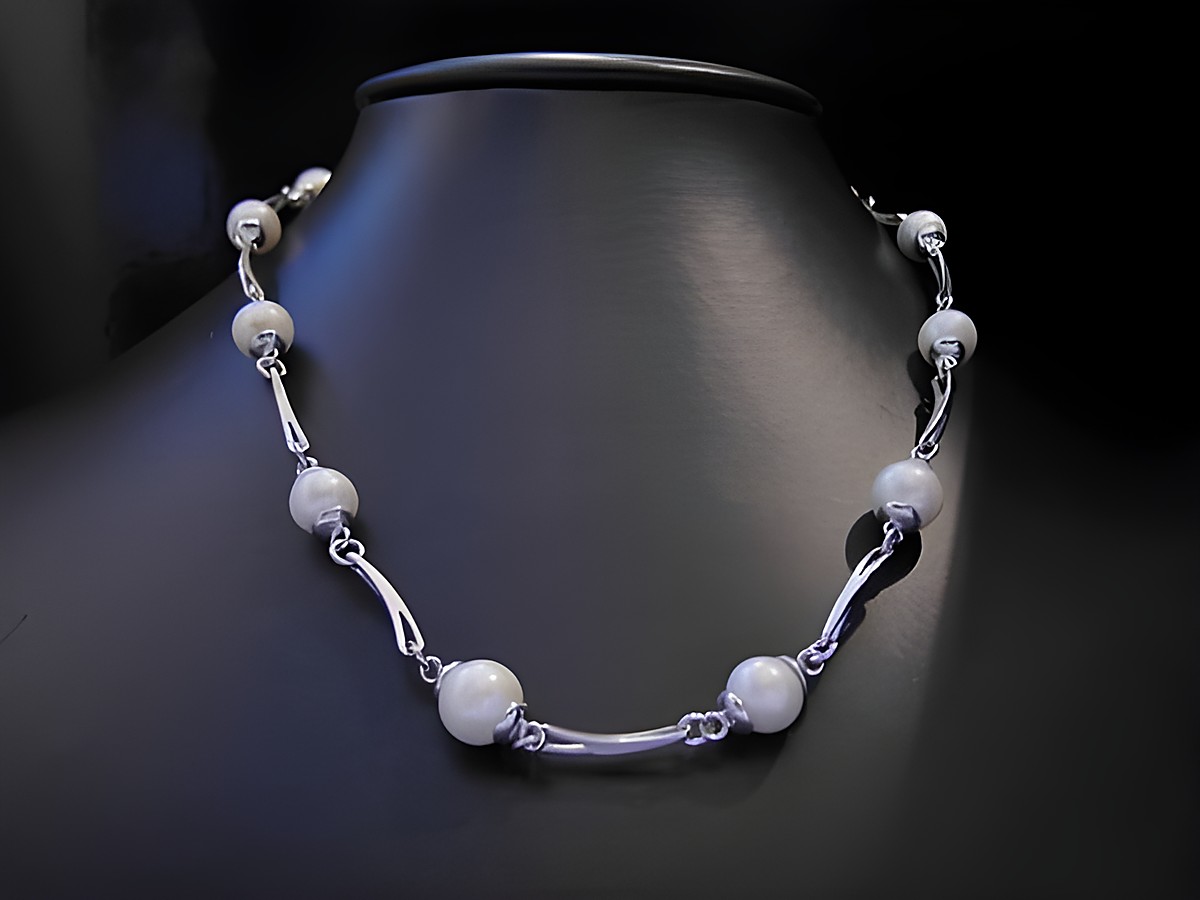 Halskette aus 9,3 mm Süßwasser-Perlen und Sterling Silber, hochwertiges Design vom Juwelier Harnisch, elegant und zeitlos, ideal für besondere Anlässe.