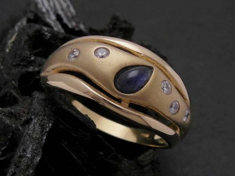 Gold Ring luxuriös Gold 585 mit Safir und Zirkonia, eleganter Goldring Größe 56 vom Hersteller Juwelier Harnisch, höchster Schmuckgenuss bis Größe 56/18.