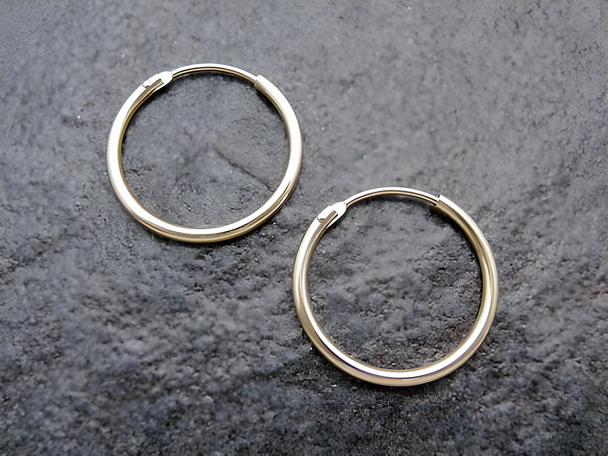 Gold Creolen 2 cm aus Gold 333 mit einer Stärke von 1,5 mm, hochwertig verarbeitet vom Juwelier Harnisch, ideal für jeden Anlass und zeitlos elegant.