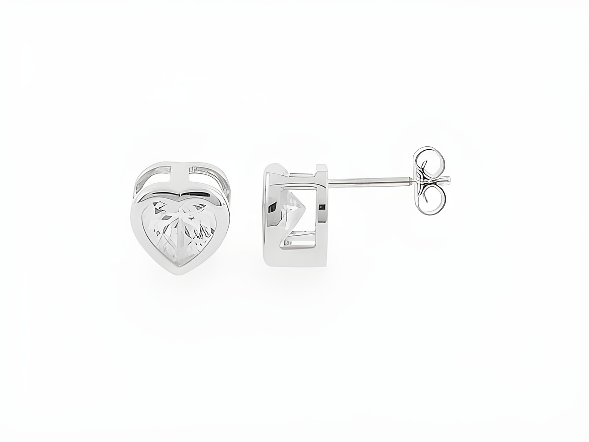 Silber Ohrringe in Herzform mit Zirkonia, Durchmesser 7,7 mm, Stecker-Design, hergestellt von Juwelier Harnisch, idealer Ohrschmuck für jeden Anlass.