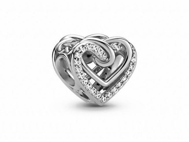 Pandora Charm 799270C01 aus Sterling Silber in Herzform mit funkelndem Zirkonia-Besatz, ideal für eine stilvolle Schmuckkollektion.
