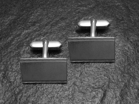 30004-0 Manschettenknöpfe Silber im Modell Satin, Klassiker von Juwelier Harnisch, aus Echt Silber, mit elegantem, schlichtem Design und leichtem Glanz, ideal für formelle Anlässe.