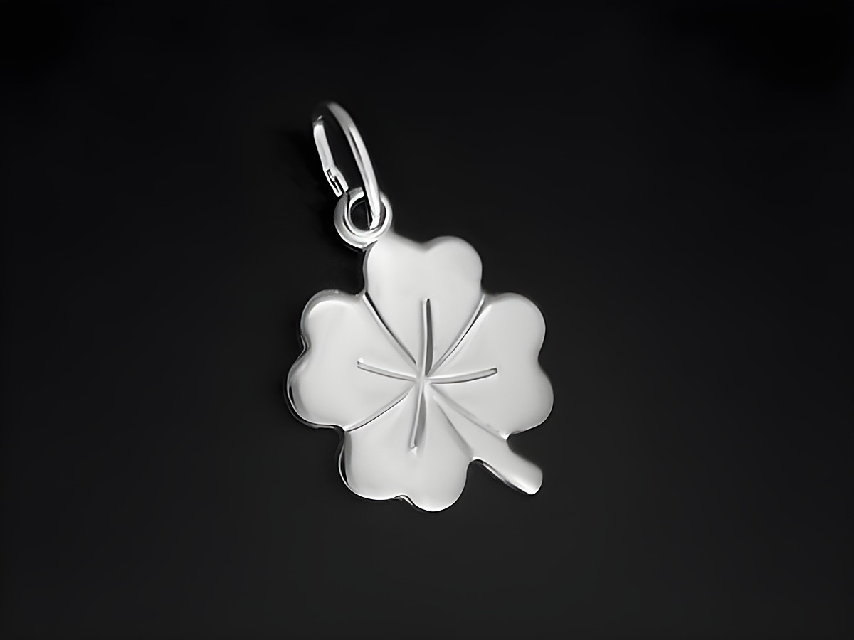 Kleeblatt Anhänger aus 925 Sterling Silber, rhodiniert, symbolisiert Glück. Hergestellt von Juwelier Harnisch, dient als Glücksbringer. Elegant und zeitloses Design für jeden Anlass.