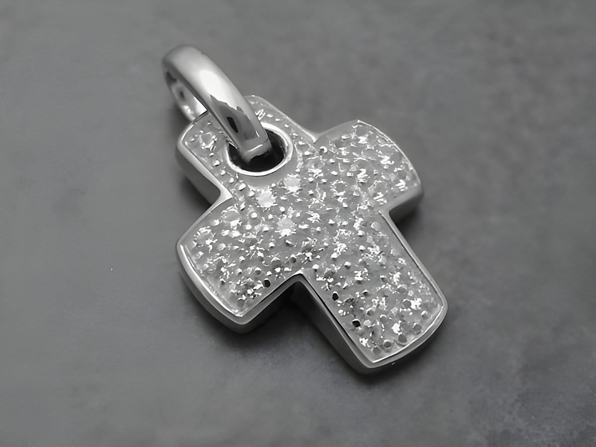 Kreuz rhodiniert aus Sterling Silber mit Zirkonia, Hersteller Juwelier Harnisch, funkelnder Stein, elegant und klassisch, ideal als Schmuckstück für jeden Anlass.