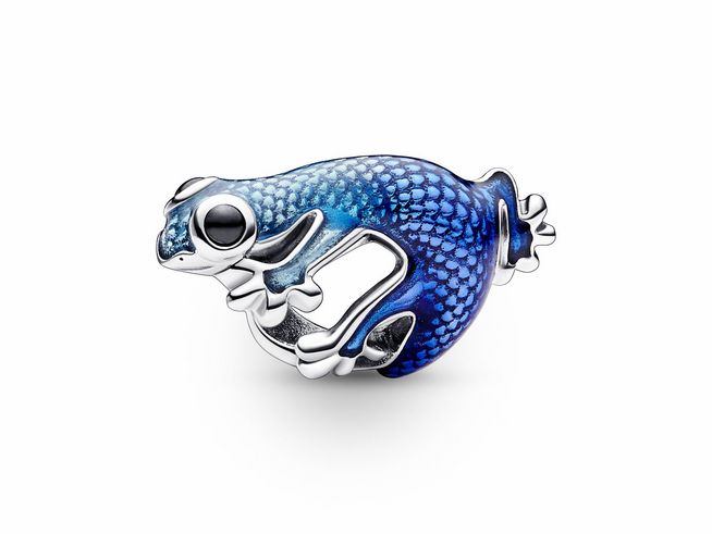 Ein metallic blauer Gecko Charm aus Sterling Silber mit fein detaillierter Emaille-Oberfläche und glänzenden Augen, ideal für Schmuckliebhaber und Armbänder.