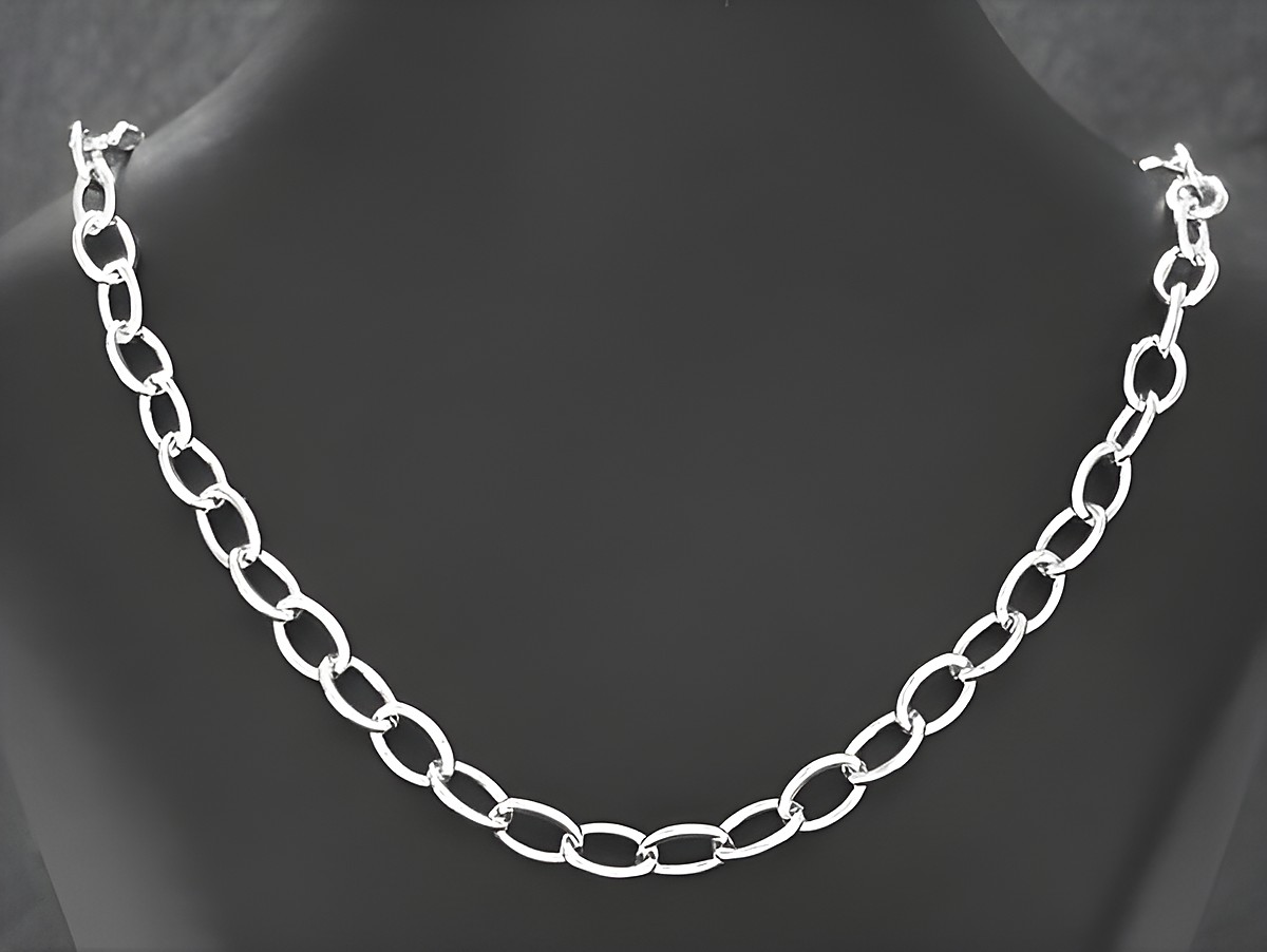 Silber Armband 15 cm Rundanker 6,2 mm aus rhodiniertem Sterling Silber mit Charms, hergestellt von Juwelier Harnisch, zeigt eine glänzende, elegante Kette auf schwarzem Hintergrund. – Ansicht 4