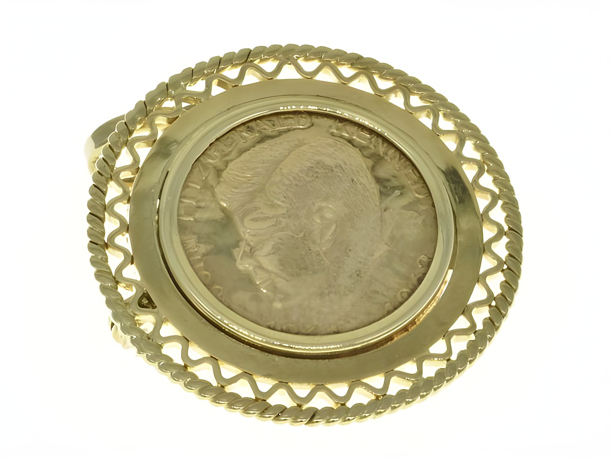 Münzfassung Anhänger Brosche aus 585 Gold, elegant gehalten mit einem Durchmesser von maximal 20 mm. Hersteller Juwelier Harnisch, zeigt eine Münze im Inneren der Fassung.