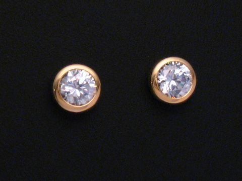 Ohrringe Zirkonia facettiert Gold 585 Ohrstecker von Juwelier Harnisch mit glänzenden, runden Zirkonia-Steinen in elegantem, goldfarbenem Design.