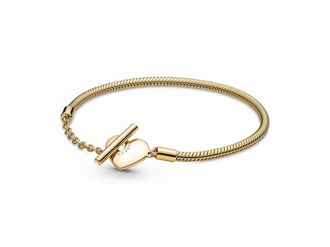 Ein elegantes Pandora T-Verschluss Snake Chain Armband in Gelbgold vergoldet mit einem charmanten Herzverschluss, ideal für stilvolle Accessoires, 17 cm Länge.