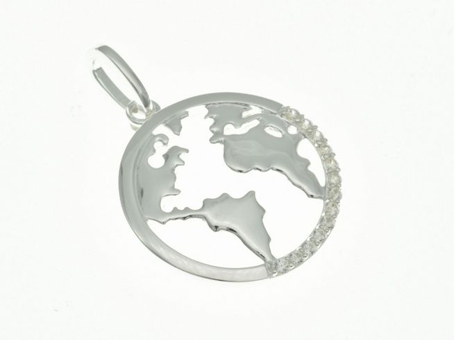 Runder Anhänger in Sterlingsilber mit Weltmotiv und Zirkonia-Verzierung, gefertigt vom Juwelier Harnisch, ideal als elegantes Schmuckstück für jeden Anlass.