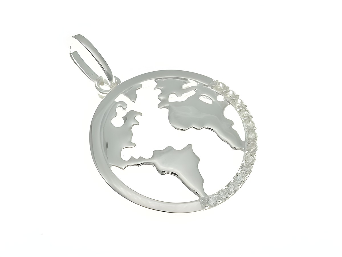 Runder Anhänger in Sterlingsilber mit Weltmotiv und Zirkonia-Verzierung, gefertigt vom Juwelier Harnisch, ideal als elegantes Schmuckstück für jeden Anlass.