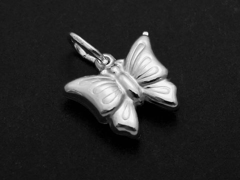 Schmetterling Silber Anhänger traumhaft plastisch 3D von Juwelier Harnisch Tiere wunderschön gestaltet mit feinen Details und glänzender Oberfläche, ideal als Schmuckstück oder Geschenk.