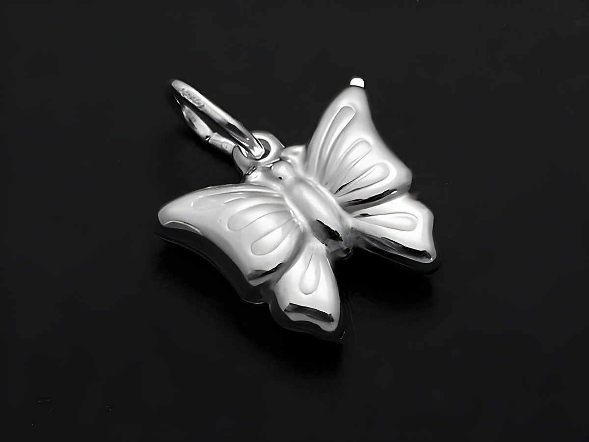 Schmetterling Silber Anhänger traumhaft plastisch 3D von Juwelier Harnisch Tiere wunderschön gestaltet mit feinen Details und glänzender Oberfläche, ideal als Schmuckstück oder Geschenk.