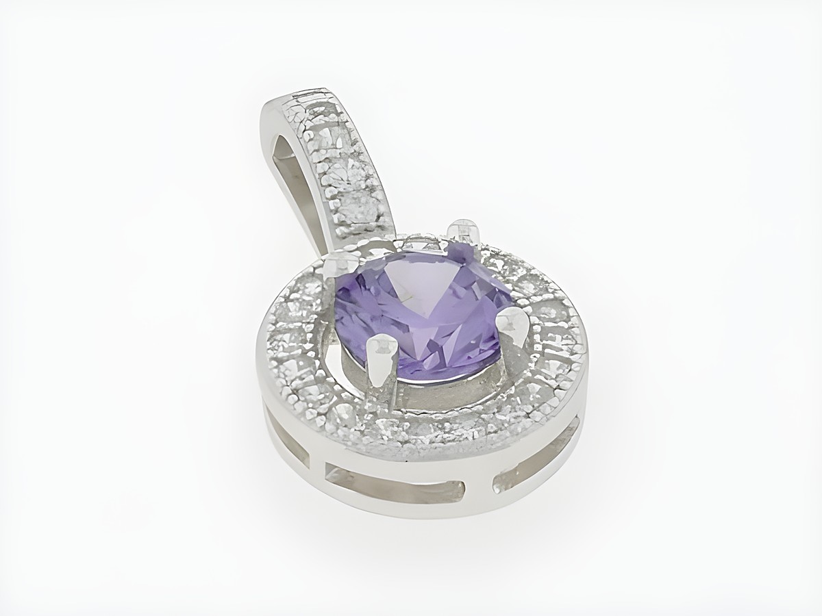 Silber Anhänger in rundem Design, hinreißend mit violettem Zirkonia besetzt, umgeben von kleinen Zirkonia, Hersteller: Juwelier Harnisch.
