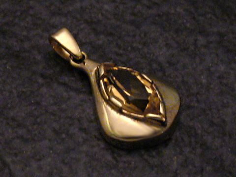 Gelbgold Echter gelber CITRIN Gold Anhänger 333 mit geschliffenem Citrin in Tropfenform, filigraner Fassung, Hersteller Juwelier Harnisch, hochwertiger Heilstein.