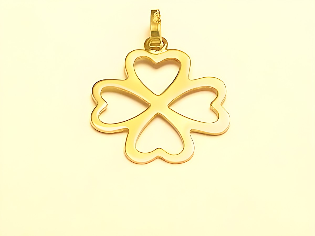 Kleeblatt Gold 333 Anhänger aus Goldschmuck des Herstellers Juwelier Harnisch, symbolisiert einen Glücksbringer mit herzförmigen Ausschnitten. Ideal als Schmuckstück für Glück und Stil.