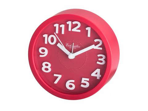 Runder roter Wecker mit schleichender Sekunde und Alarmfunktion, Hersteller Juwelier Harnisch, klare weiße Ziffern auf dem Ziffernblatt für gute Lesbarkeit.