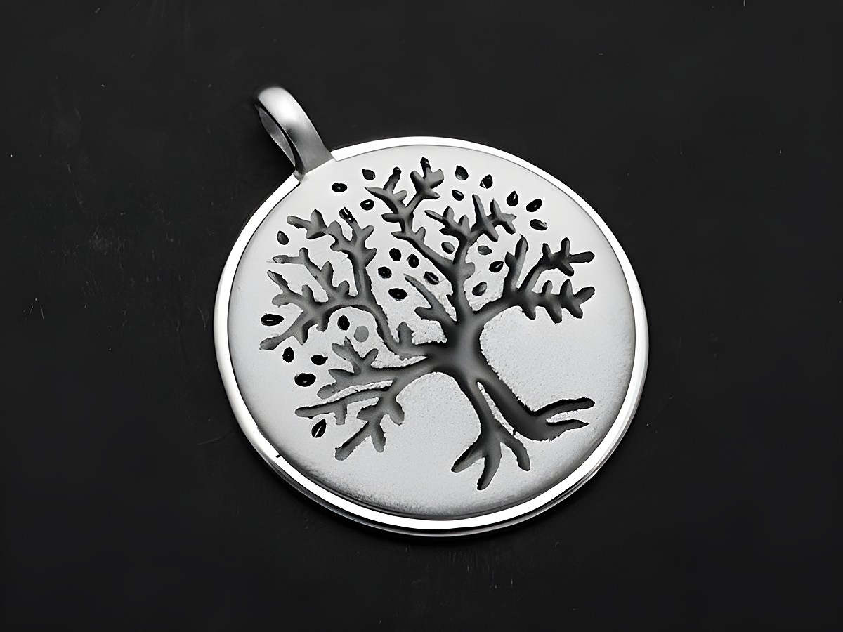 Lebensbaum Silber Anhänger rhodiniert in schwarz, symbolisch mattiert mit Lackoberfläche, von Juwelier Harnisch, als Glücksbringer ideal für Schmuckliebhaber.