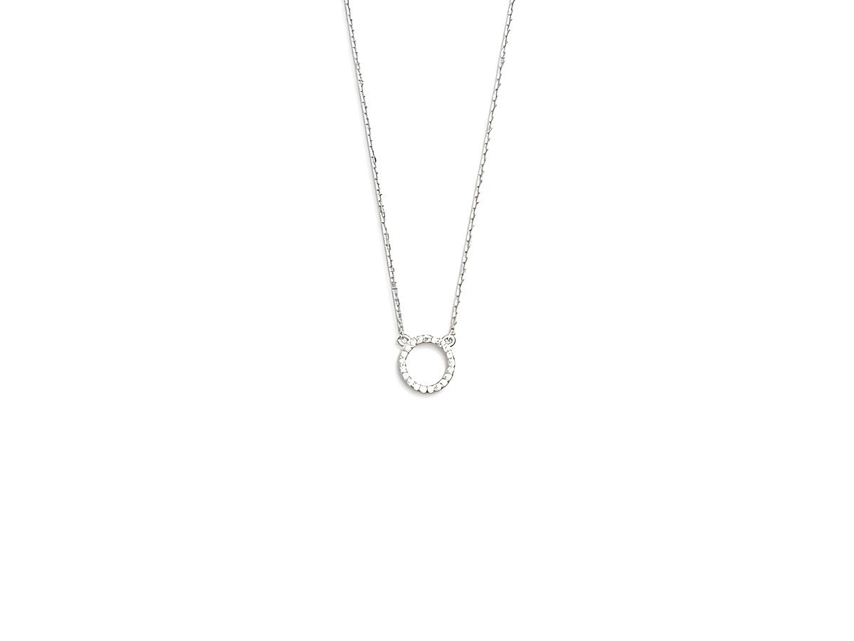 Xenox Sterling Silber Kette XS3573 in 40-45 cm mit einem klassischen Kreisanhänger, der elegant an einer feinen Ankerkette hängt. Ideal für jeden Anlass.
