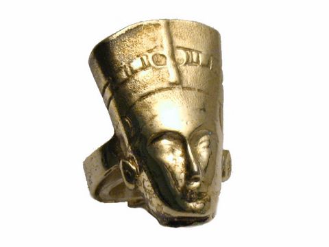 Nofretete Ring verstellbar in Silber vergoldet, antik, gestaltet in Form des Kopfes der Königin Nofretete, ohne Stein, gefertigt vom Juwelier Harnisch.
