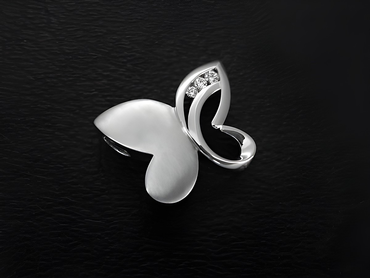 Silber Anhänger rhod. Schmetterling teilmattiert mit Zirkonia von Juwelier Harnisch, ideal für Tierliebhaber. Elegantes Design und hochwertige Verarbeitung.