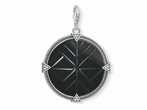 Charm-Anhänger von Thomas Sabo aus der Kollektion Vintage Rebel, gefertigt aus schwarzem Obsidian mit dekorativen silbernen Elementen und geometrischem Muster.