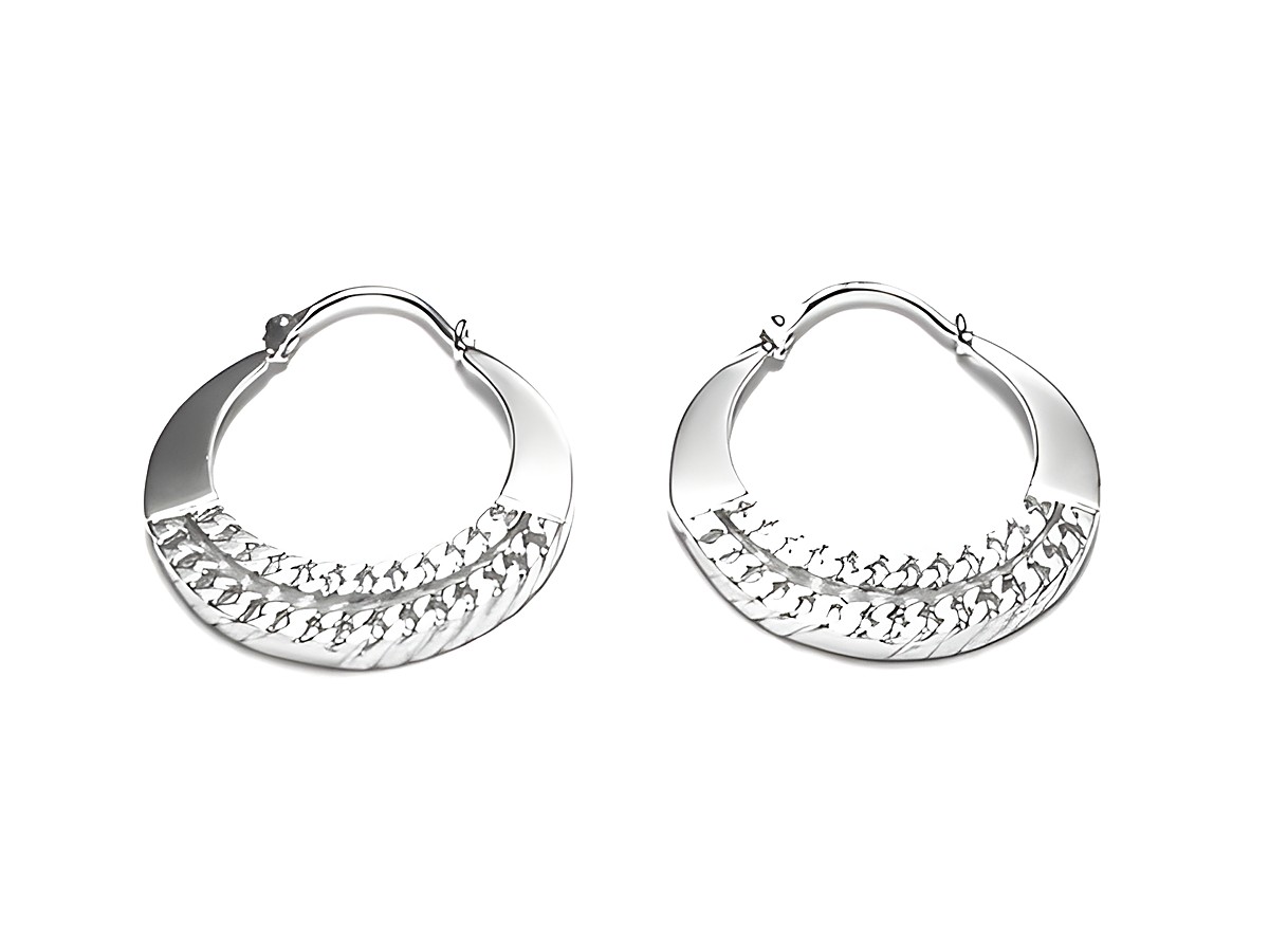 Silber Creole Ohrringe mit einem Durchmesser von 22 mm, hergestellt von Juwelier Harnisch, bis 25 mm, mit einem eleganten Design und feiner Musterung.