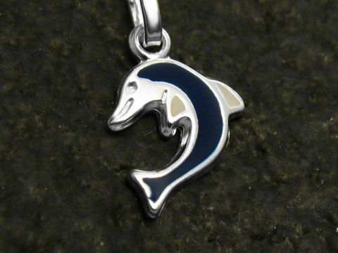 Delphin emaillierter Sterling Silber Anhänger, Hersteller Juwelier Harnisch, für Kinder, in stilvollem Design mit blauer und silberner Farbgebung.